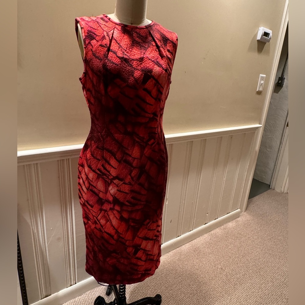 Escada silk dress. Sleeveless. Red pattern